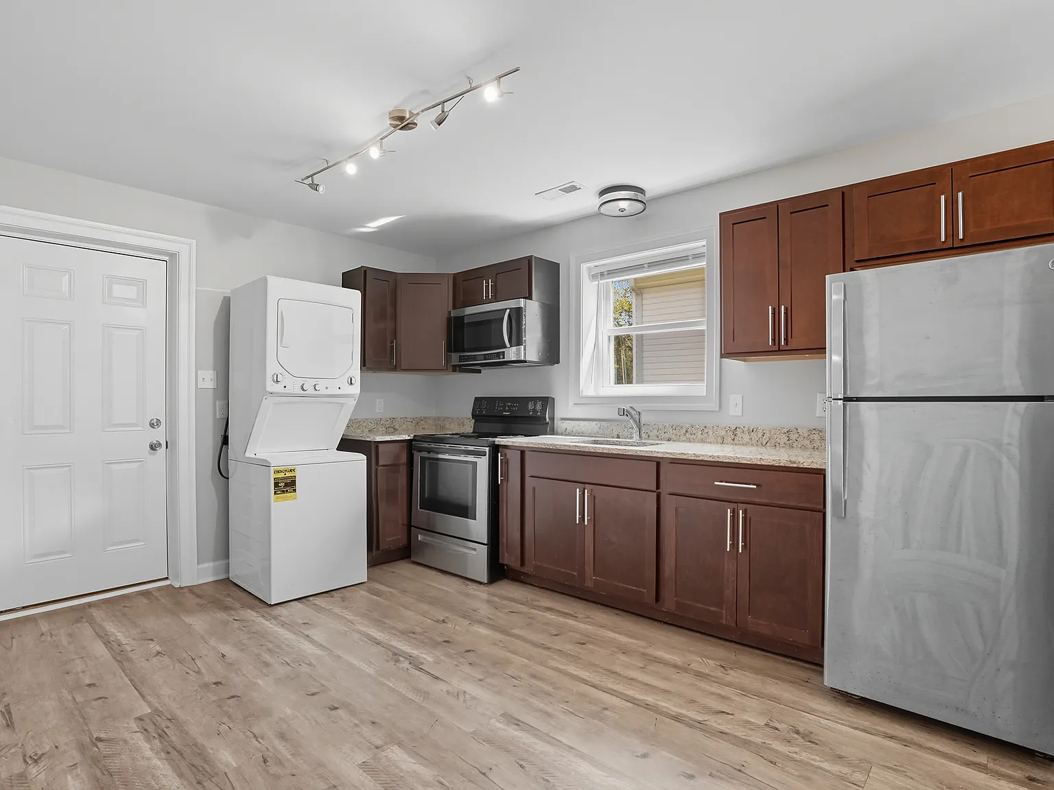 638 Boger St — Photo 4