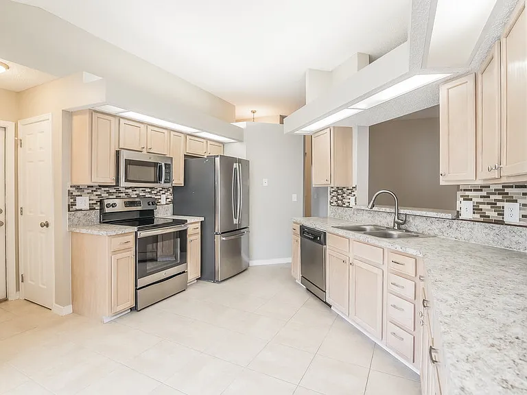 338 Wildberry Ct — Photo 7