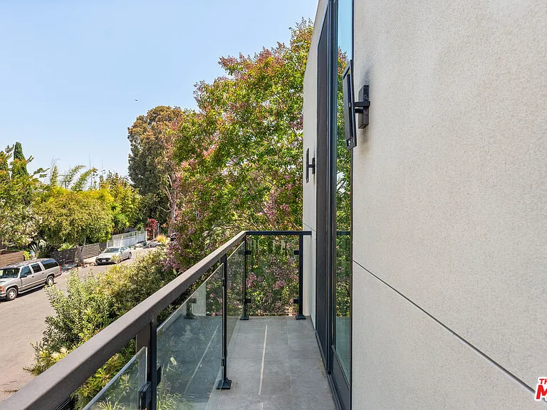 732 Indiana Ave — Photo 15