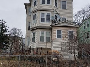 37 Vernon St APT 3, Worcester, MA 01610