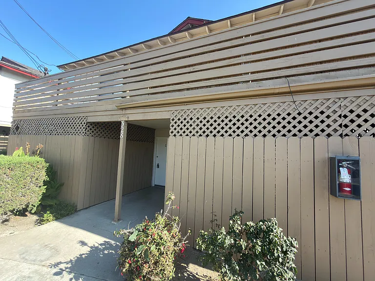 328 W Orangewood Ave #C — Photo 9