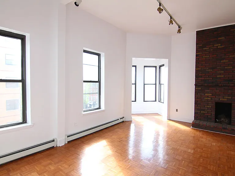597 4th Ave #3R — Photo 2