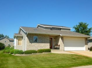 980 Saint Andrews Dr, North Liberty, IA 52317