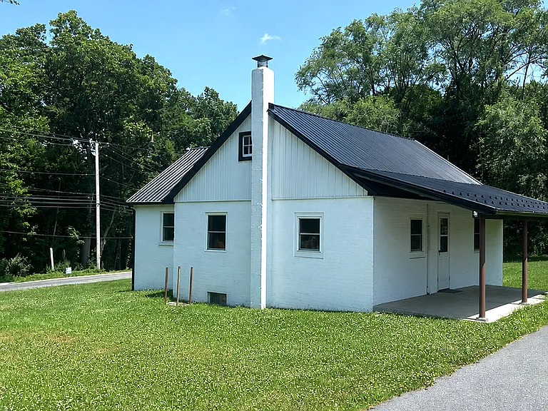 2900 Compass Rd — Photo 2