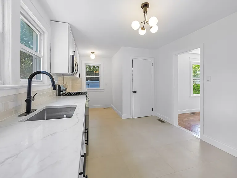 135 E Linden Ave — Photo 19