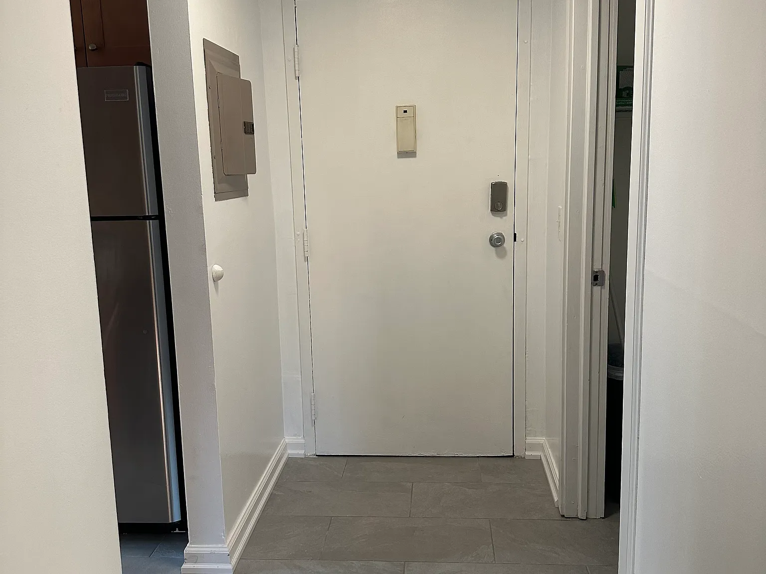 2 bed, 834 sqft, $1,700 — Photo 3