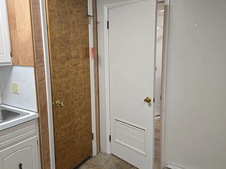 203 Lincoln Way E — Photo 8