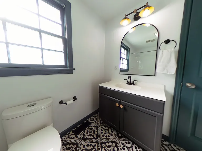 203 Riverside Dr — Photo 24
