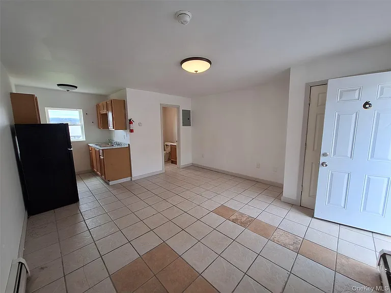 2095 Ulster Ave #6 — Photo 2