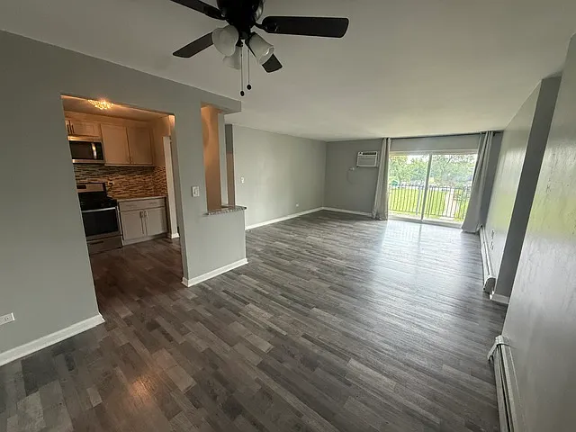 16W486 Lake Dr #201 — Photo 7