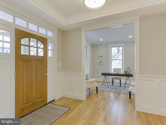 5th image of 5110 Elsmere Ave