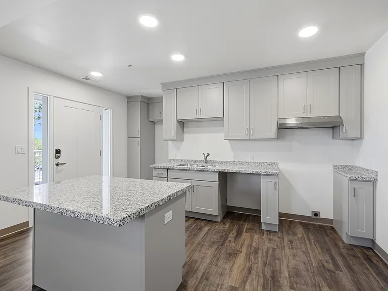 533 W Gurley St #2 — Photo 7