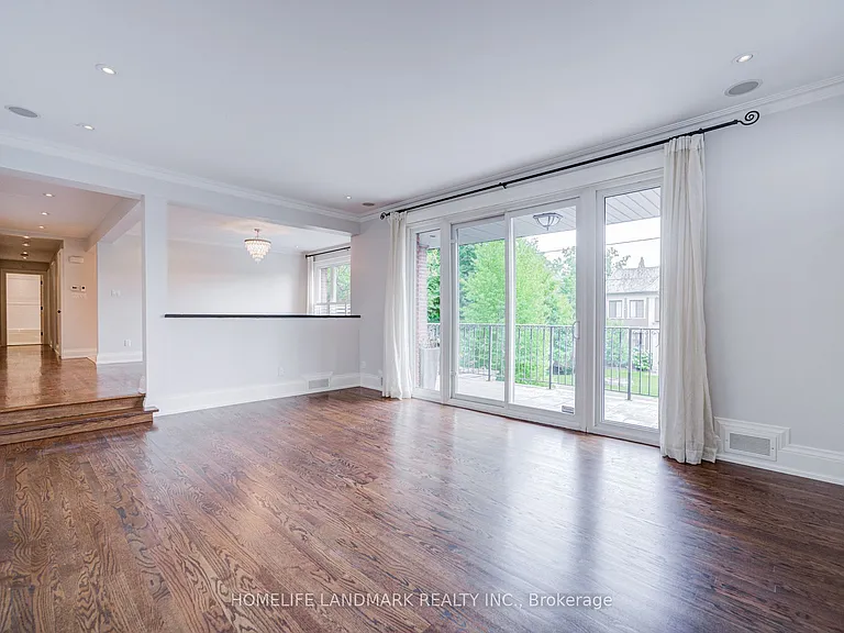 102 Stratford Cres — Photo 8