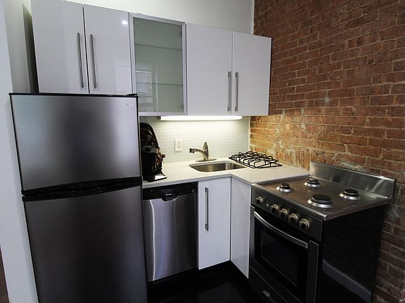 5th image of 526 W 46th St #2