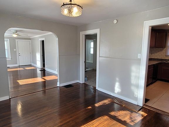 5th image of 1209 N Gladstone Ave