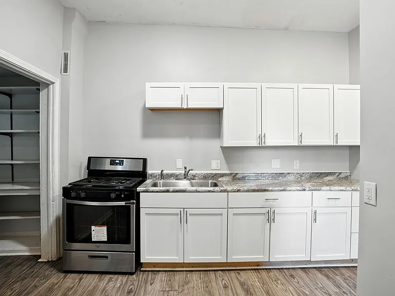 325 Kirkwood Blvd — Photo 10