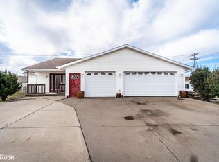 1311 Country Club Dr, Tama, IA 52339