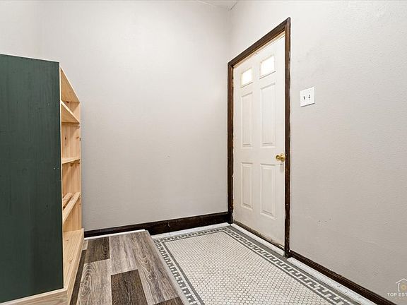 3rd image of 120 Smith Ave
