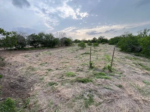 5925 Pfeil Rd, Schertz, TX 78154