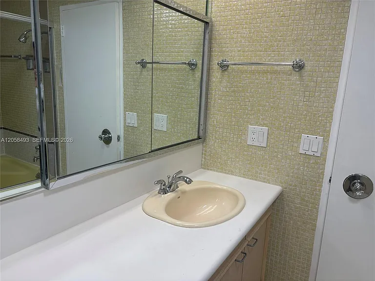 5255 Collins Ave #6J — Photo 14
