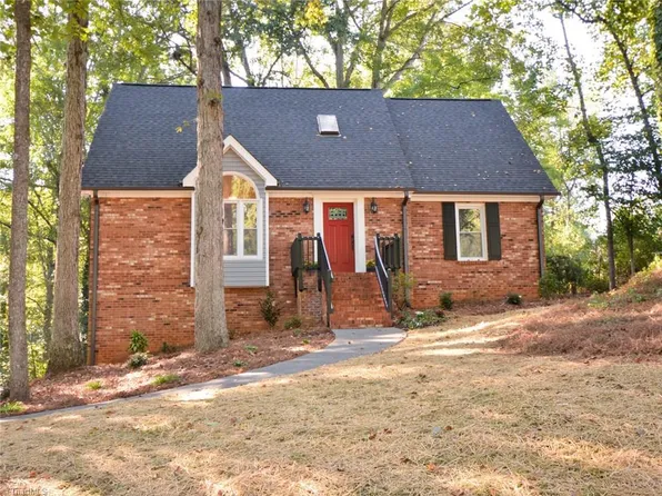6804 Fox Horn Cir, Pfafftown, NC 27040