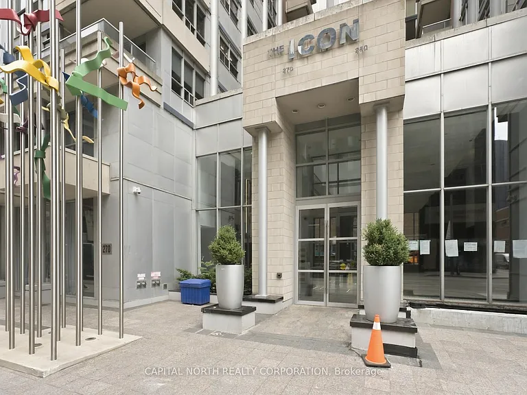 270 Wellington St W #412 — Photo 4