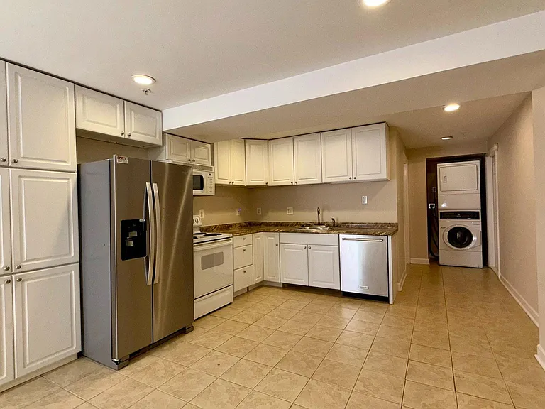 817 Linslade St #LL — Photo 12