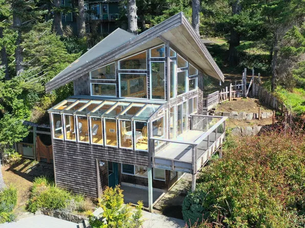 455 King St, Yachats, OR 97498