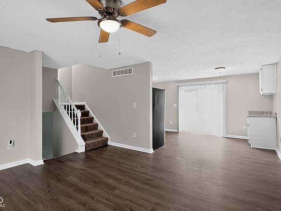 3rd image of 1401 Butternut Ln