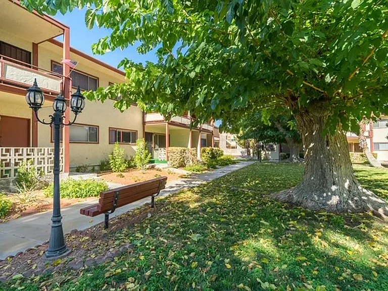 350 E Desert Inn Rd #H203 — Photo 25
