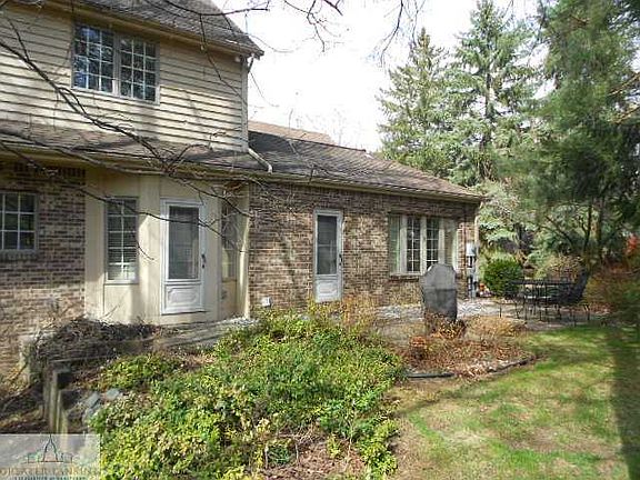 3rd image of 1276 E Hillwood Cir