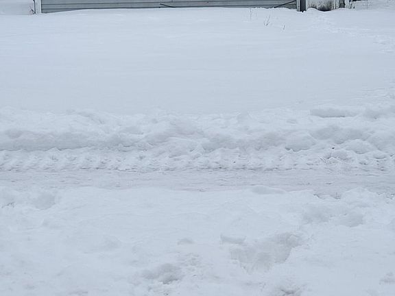 5th image of 40 Janet St SE