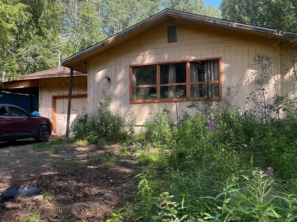 1040 Vernal St, Fairbanks, AK 99712