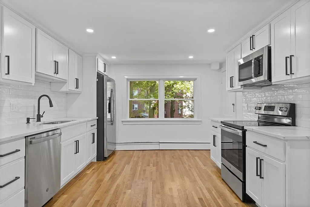 2 bed, 744 sqft, $2,800 — Photo 1