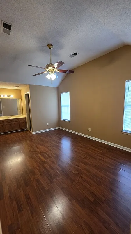 3 bed, 2.0 bath, 1271 sqft, $1,395 — Photo 4