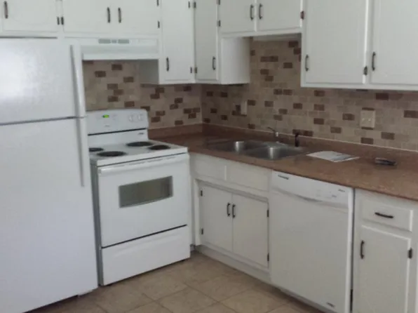 1318 Cynthia St, Lawrence, KS 66049