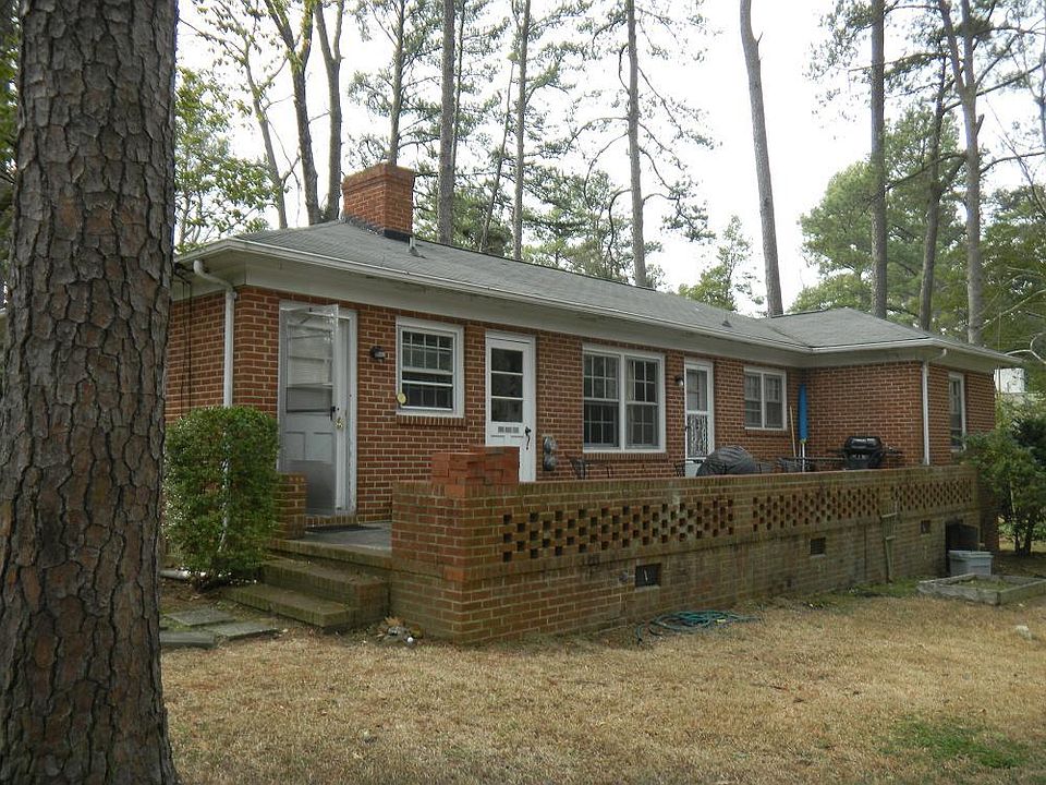Shared patio behind house