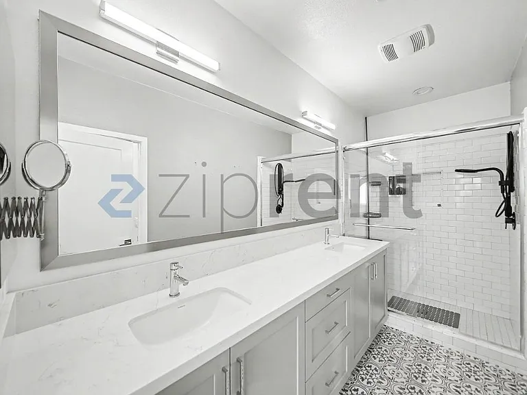 2911 Exposition Pl #1 — Photo 24