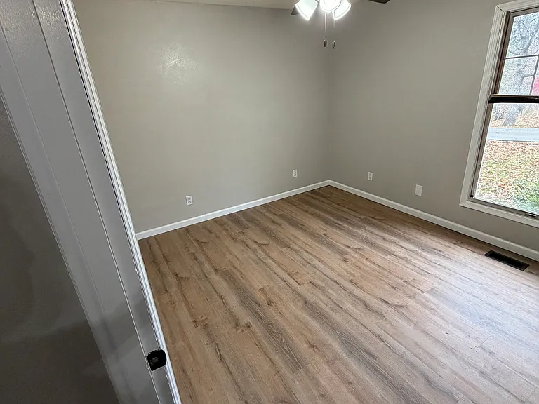 313 Pearl Dr — Photo 8