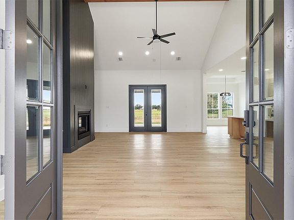 3rd image of 467 Springfield Trl