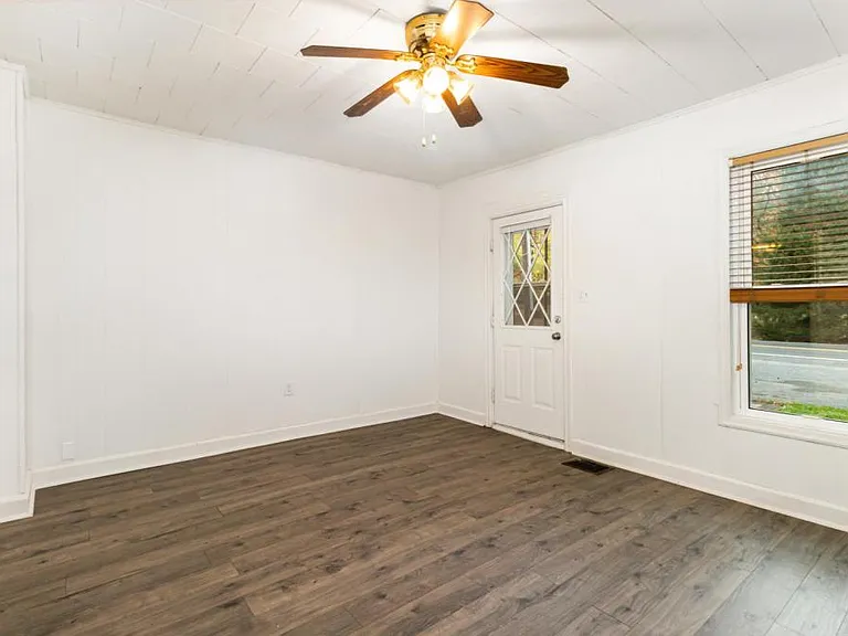 215 Pine Grove Rd — Photo 3