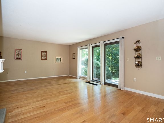 5th image of 25 Mallard Drive #25