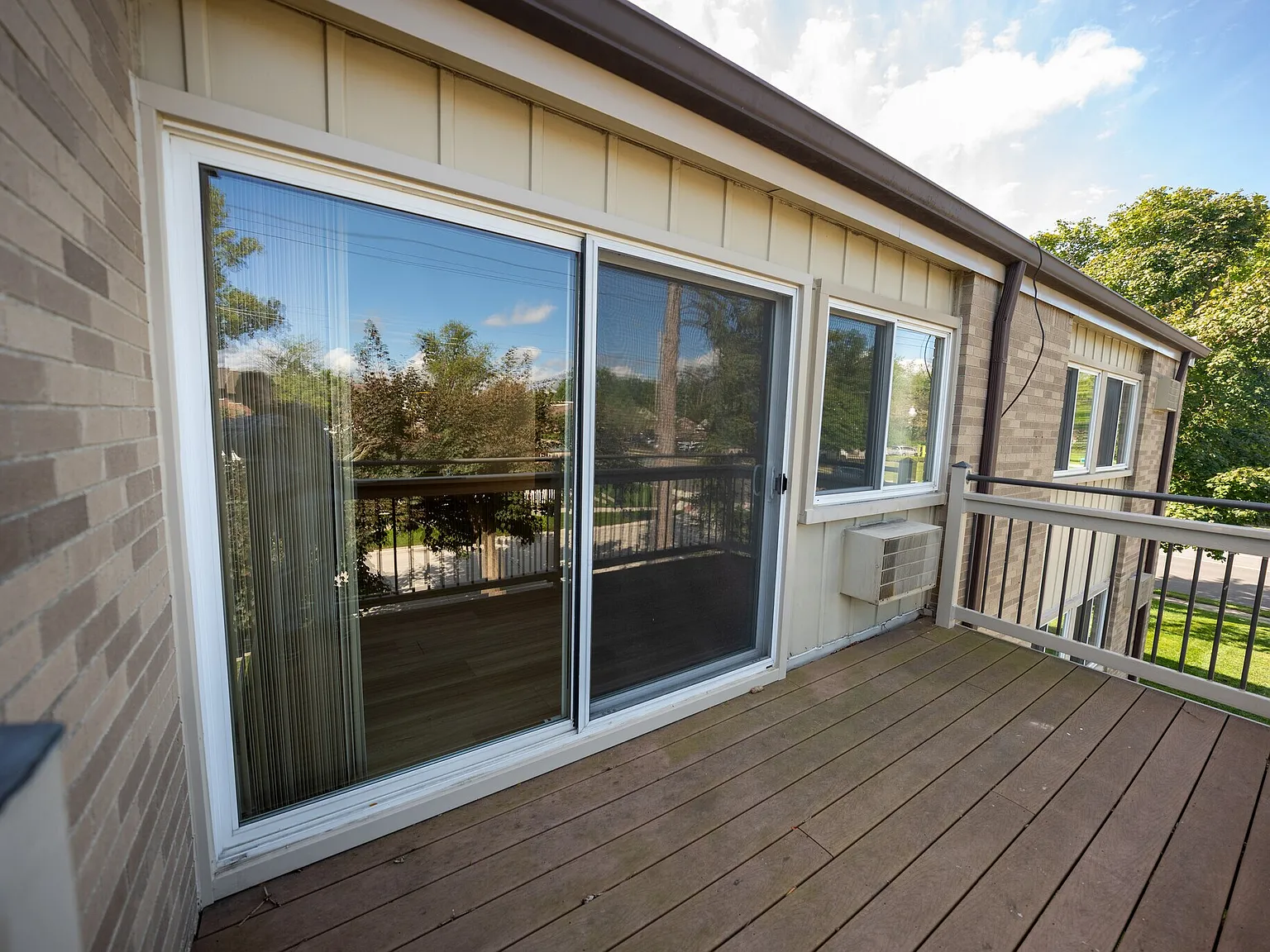 Camelot Apartments — Photo 4