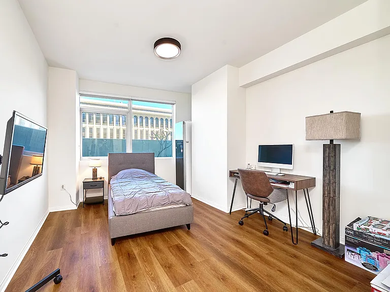 3785 Wilshire Blvd #704 — Photo 22