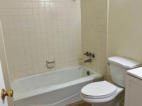 3rd image of 936 Chelwood Park Blvd NE APT 3