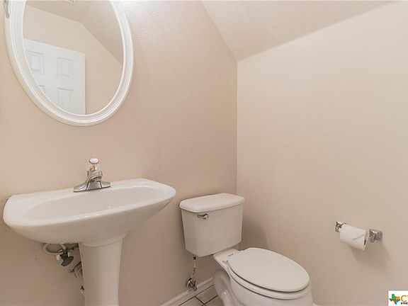 5th image of 107 Cedargrove St