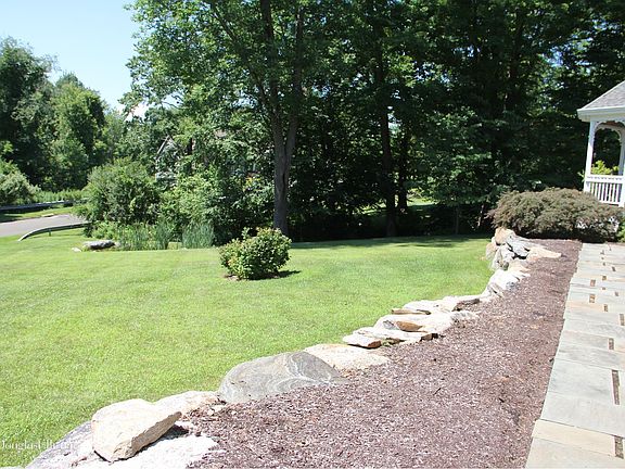 4th image of 55 Coventry Ln