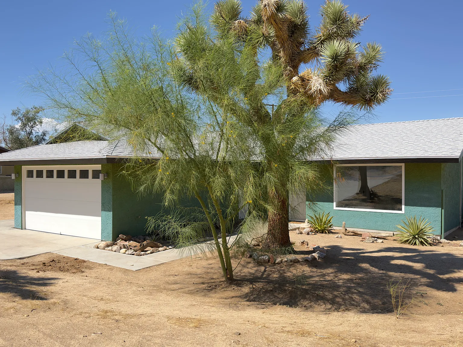 2 bed, 1000 sqft, $2,100 — Photo 2