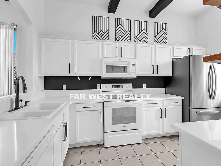 5251 N Celestine Ct — Photo 4