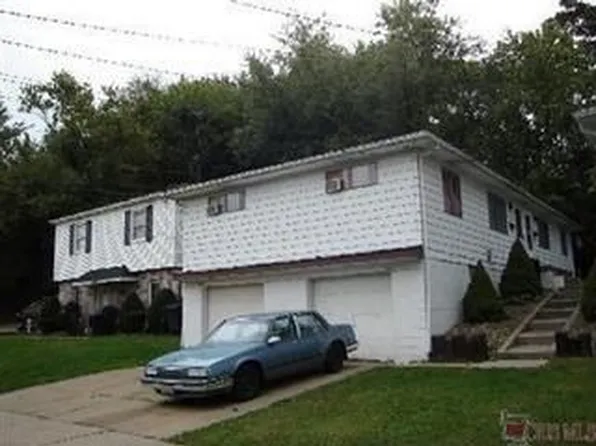 421 & 423 Baldwin Dr, Akron, OH 44312